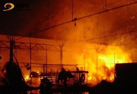 辛集化工厂起火引起爆炸 大火近3小时被扑灭