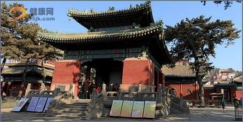 图为普宁寺导游词的整体景观