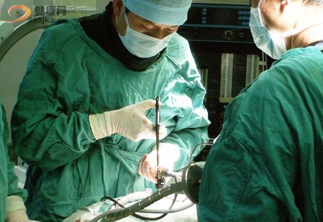 脊柱肿瘤的外科治疗