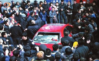 长春千人怒砸日本车