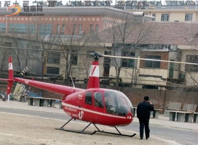 90后校园门事件直升机借女生令人震惊