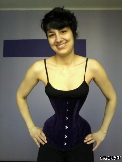 德女子穿3年塑身衣练就水蛇腰 24小时穿塑身衣致肌肉萎缩