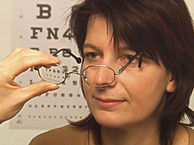 近视眼可致玻璃体混浊，为你解读近视眼的症状