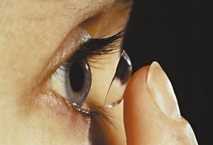 梳头按摩法祛干眼症，七大高招帮你远离干眼症