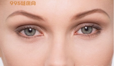 眼部护理：眼部问题与眼霜使用